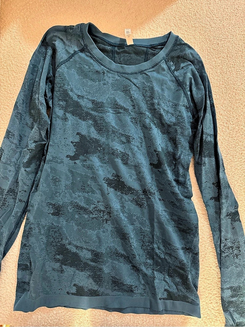 Athleta Long Sleeve Abstract Top in Blue Size Small Like New